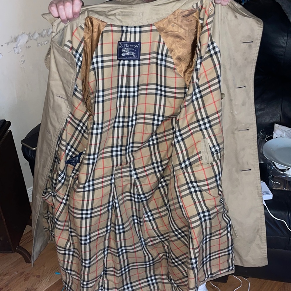 Burberry of London’s trenchcoat in good shape - Picture 2 of 7